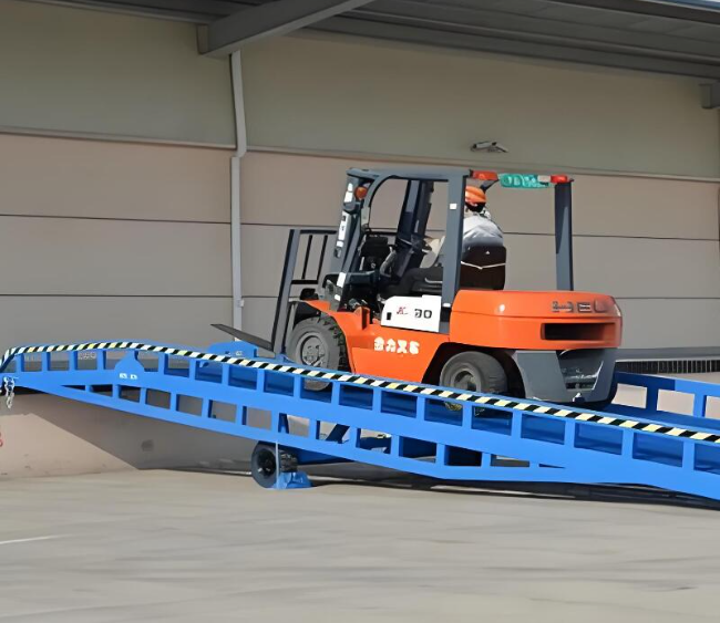 宝兴移动式卸货平台（叉车用）